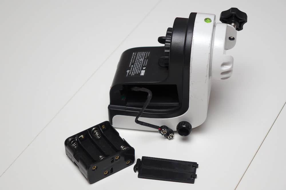 The battery compartment can be disconnected and removed from the mount to easily replace the batteries.